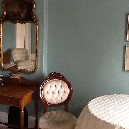 Mackechnie House Bed & Breakfast Cobourg Bagian luar foto
