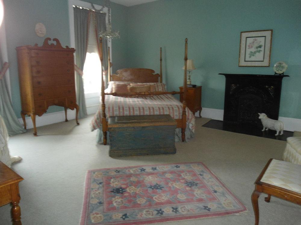 Mackechnie House Bed & Breakfast Cobourg Bagian luar foto